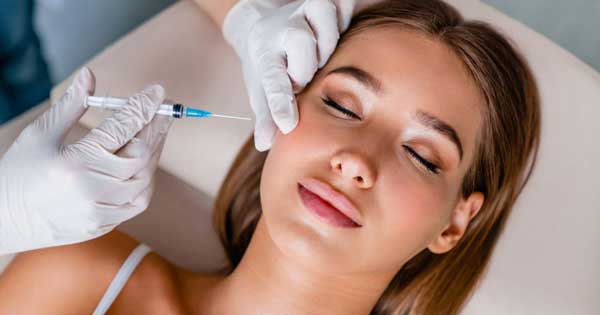 Preenchimento facial com ácido hialurônico dói? É doloroso fazer preenchimento nas rugas?